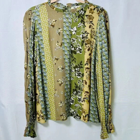 Love You Bunches Boho Floral Blouse Green Patchwork Print Button-Back Sz. Small - Picture 2 of 4